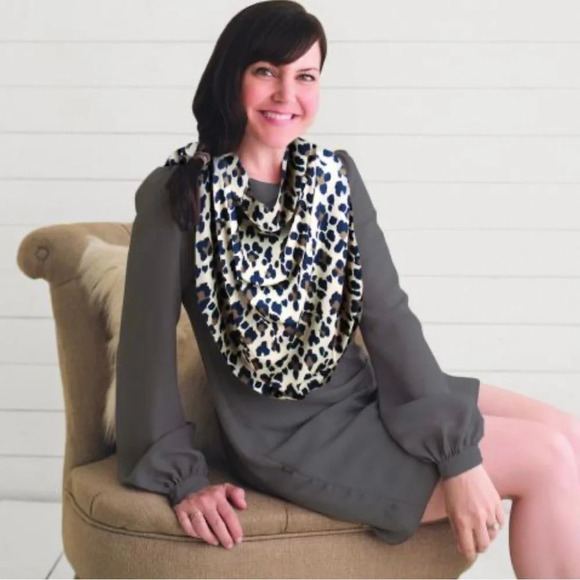 Itzy Ritzy Mom Boss 4 in 1 multi-use car seat cover nursing cover Lightening - Picture 13 of 13